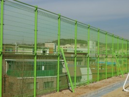 체육시설용 횡대보강형 메쉬휀스