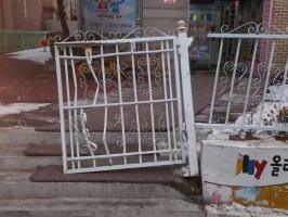 아트에이스 08-05  출입쌍문 백색 철거후  현장용접 특수문