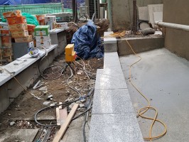 강남구 역삼동 빌딩  테라함성목재 WS-1008기본형 철재기둥용  건물경계합성목휀스 가공석위 판석위 휀스시공