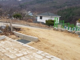 안성시 서운면 전원주택  메쉬기와진회색 메쉬4쪽문+외문 돌위, 하단띄움