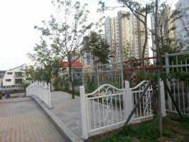 초등학교 옆길 문 조성