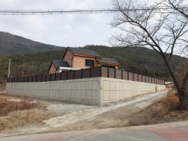 경북 칠곡 신축전원주택  테라합성목재 W-4000 (전원주택휀스, 신축건물, 높이1.05, 100*100철재 기둥, 블랙, 앙카용)