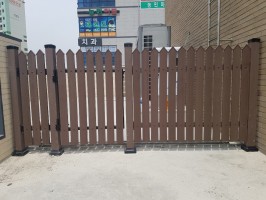 화성 향남 유치원 옥상  합성목재 가림막WS-1002 앙카 1500용+외문