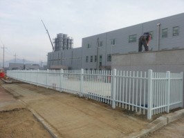 천안소재 신축공장 특수디자인휀스 H:1150용 백색 기초매립형