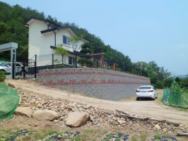 춘천 남산면 전원주택 아트창살AD출입문1.5+메쉬검정색 보강토위 블랙