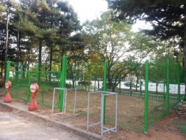 시흥소재 아파트 분리수거 경계  메쉬휀스 연두색