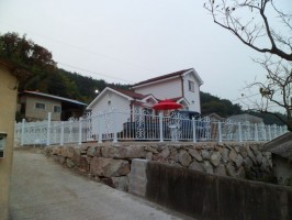 경남고성 전원주택 테라창살04-11 H:1.0 앙카+아트창살AD4쪽문 백색 단차구간