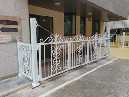 청주소재 어린이집출입문 테라창살04-11 출입 4쪽문 (백색, H:1.2, 앙카용)