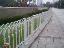 용산 전쟁 기념관 주물 휀스