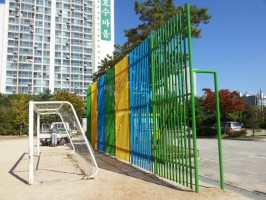 호원초등학교 축구장 비구방지휀스 종골창살형 3색  H: 4.5M 용