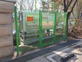 경기도 시흥시 고등학교휀스 일반메쉬휀스(기초매립형, 연두색, 높이1.8용,전기함 보호)