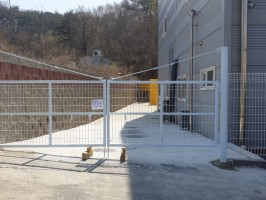 화성 메쉬출입쌍문 (백색, 높이1.2용, 기초매립형)