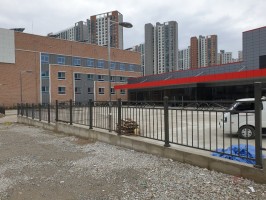 청주  신축  마트   기와진회색테라아트02-11 +  기와진회색 메쉬 하부캡입   쇼핑센터휀스