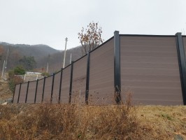 충북괴산 전원주택휀스 합성목재 W-4000 (기초매립형, 높이1.8용)