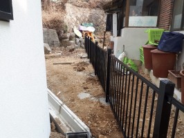 고양시 주택휀스 테라휀스기본형 낙엽제외 (기초매립, 높이1.2, 블랙, 배수로 옆, 빌라, 주택)