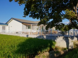 경북봉화군소재 전원주택 테라아트06-06(H:0.8) + 테라창살04-11 출입4쪽문(H:1.3) (앙카, 백색, 담장 위 시공)