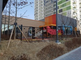 경기도 오산 어린이집 휀스 테라A-001(유치원펜스, 어린이집울타리, 놀이터휀스, 높이:1.2, 앙카용 하부캡입, 블랙레자톤)아파트내유치원휀스